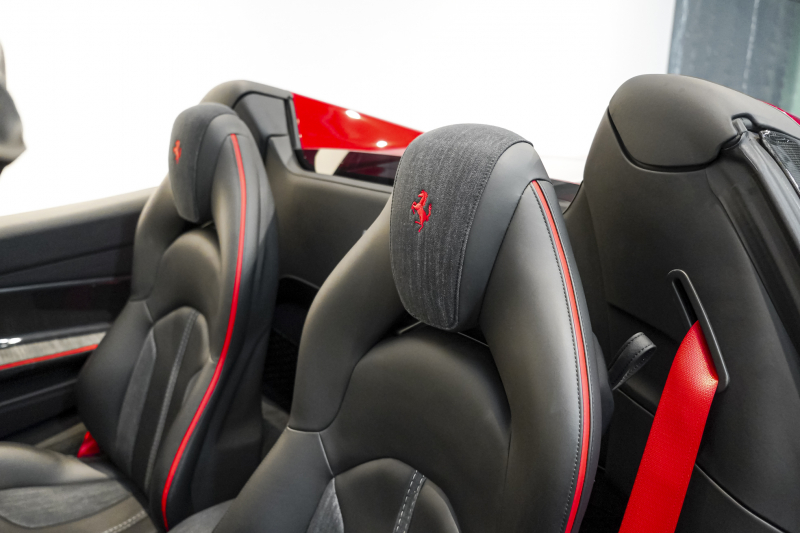 フェラーリ 488スパイダー テーラーメイド/OP2000万over/特別仕様内装 中古車 中古車