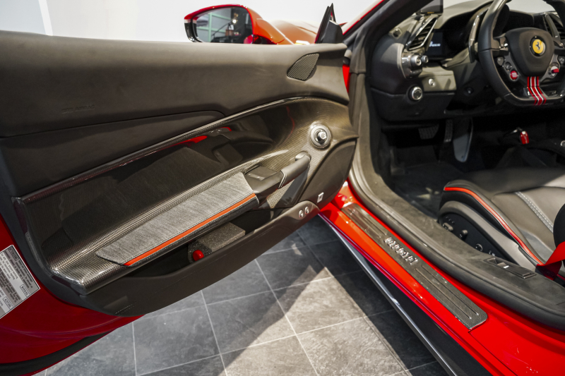 フェラーリ 488スパイダー テーラーメイド/OP2000万over/特別仕様内装 中古車 中古車