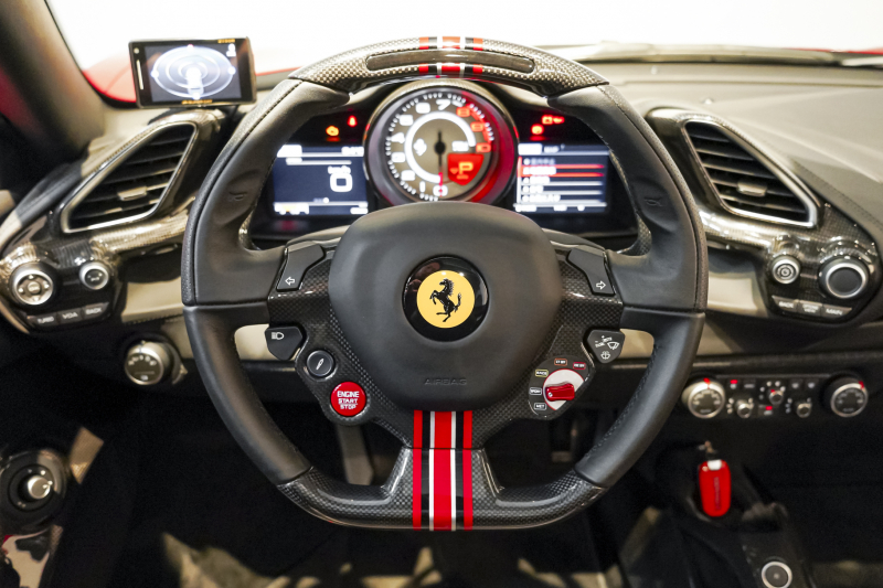 フェラーリ 488スパイダー テーラーメイド/OP2000万over/特別仕様内装 中古車 中古車