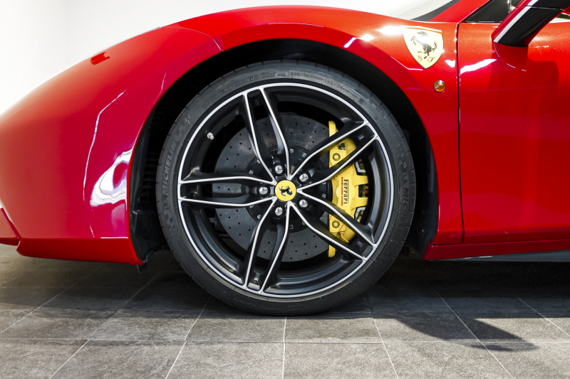 フェラーリ 488スパイダー テーラーメイド/OP2000万over/特別仕様内装 中古車 中古車