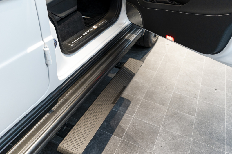 メルセデスベンツ Gクラス マグノヒーローエディション 全面プロテクションフィルム施工　電動サイドステップ 中古車 中古車