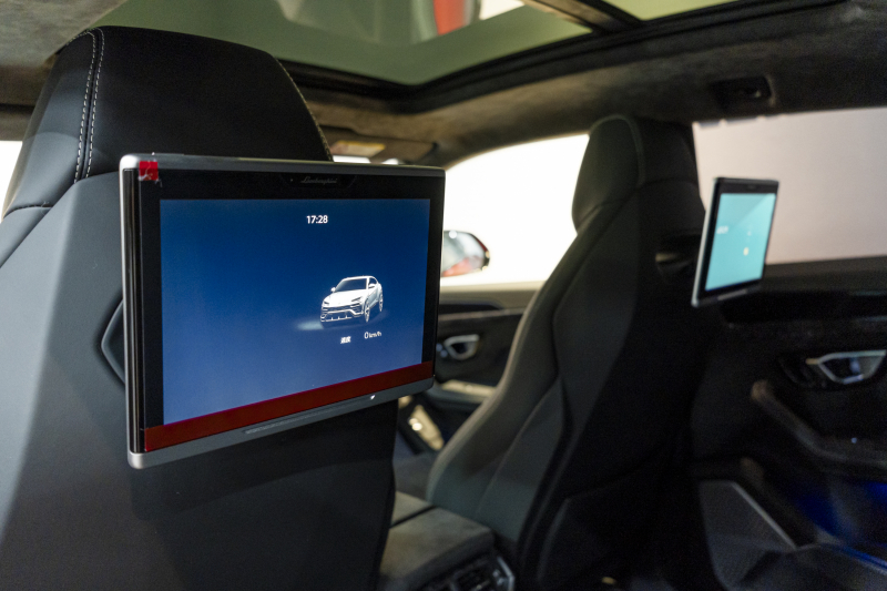 ランボルギーニ ウルス 5名乗車ハイウェイアシスタントPKG　HUD　B&O3Dオーディオ　リアエンタメ　23インチAW 中古車 中古車