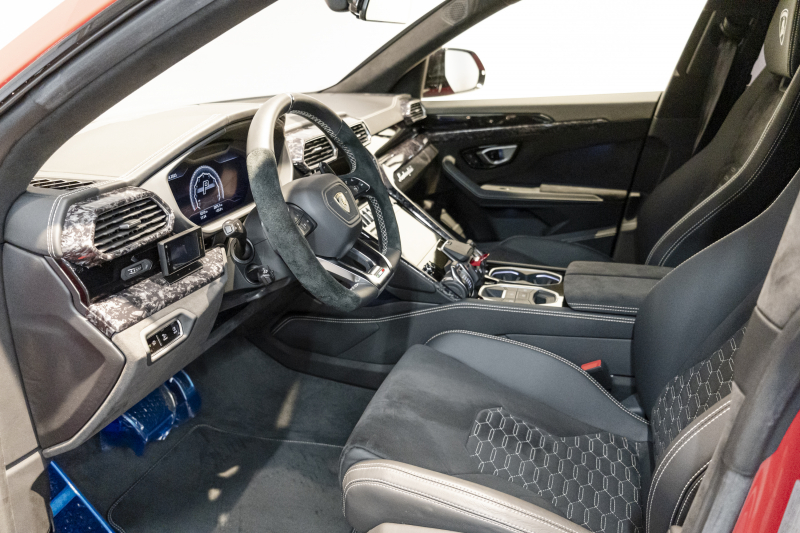 ランボルギーニ ウルス 5名乗車ハイウェイアシスタントPKG　HUD　B&O3Dオーディオ　リアエンタメ　23インチAW 中古車 中古車