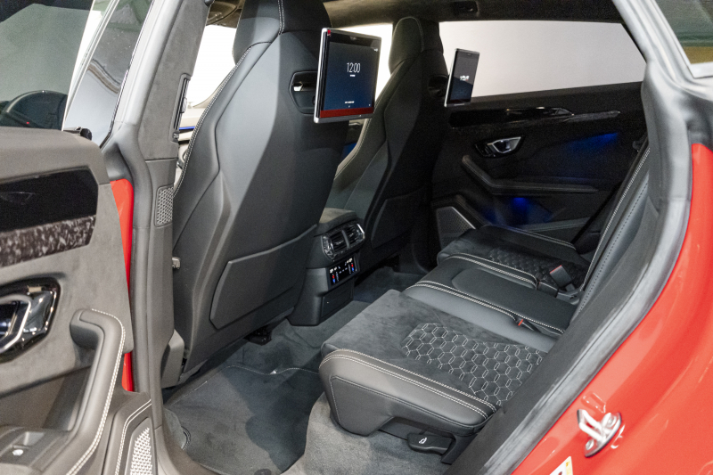 ランボルギーニ ウルス 5名乗車ハイウェイアシスタントPKG　HUD　B&O3Dオーディオ　リアエンタメ　23インチAW 中古車 中古車