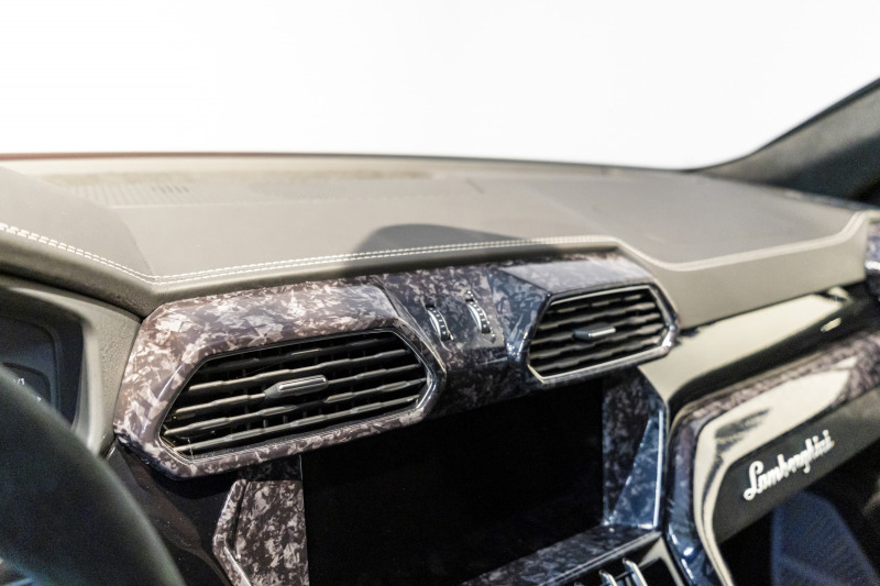 ランボルギーニ ウルス 5名乗車ハイウェイアシスタントPKG　HUD　B&O3Dオーディオ　リアエンタメ　23インチAW 中古車 中古車