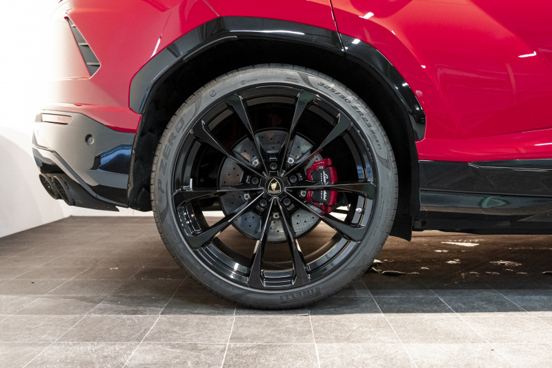 ランボルギーニ ウルス 5名乗車ハイウェイアシスタントPKG　HUD　B&O3Dオーディオ　リアエンタメ　23インチAW 中古車 中古車