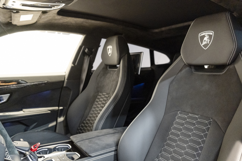 ランボルギーニ ウルス 5名乗車ハイウェイアシスタントPKG　HUD　B&O3Dオーディオ　リアエンタメ　23インチAW 中古車 中古車