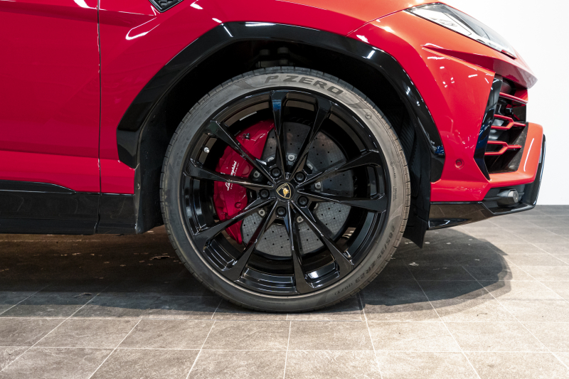 ランボルギーニ ウルス 5名乗車ハイウェイアシスタントPKG　HUD　B&O3Dオーディオ　リアエンタメ　23インチAW 中古車 中古車