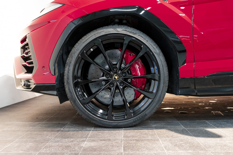 ランボルギーニ ウルス 5名乗車ハイウェイアシスタントPKG　HUD　B&O3Dオーディオ　リアエンタメ　23インチAW 中古車 中古車