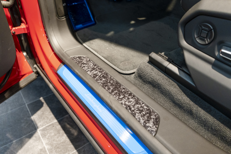 ランボルギーニ ウルス 5名乗車ハイウェイアシスタントPKG　HUD　B&O3Dオーディオ　リアエンタメ　23インチAW 中古車 中古車