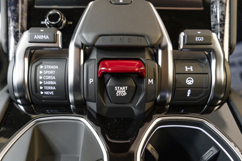 ランボルギーニ ウルス 5名乗車ハイウェイアシスタントPKG　HUD　B&O3Dオーディオ　リアエンタメ　23インチAW 中古車 中古車