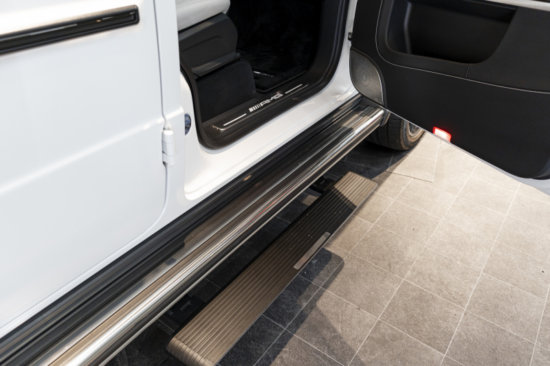 メルセデスベンツ Gクラス G63　エディションマグノ　マットホワイト　電動ステップ　追加アンビエントライト　ウッドデッキ 中古車 中古車