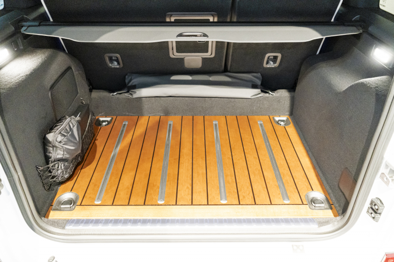 メルセデスベンツ Gクラス G63　エディションマグノ　マットホワイト　電動ステップ　追加アンビエントライト　ウッドデッキ 中古車 中古車