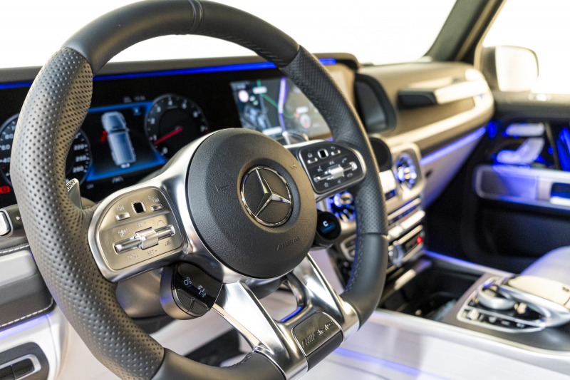 メルセデスベンツ Gクラス G63　エディションマグノ　マットホワイト　電動ステップ　追加アンビエントライト　ウッドデッキ 中古車 中古車