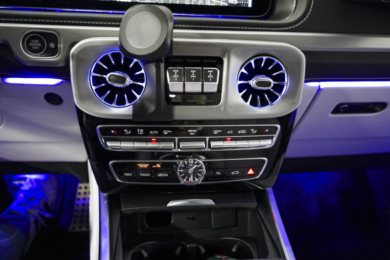 メルセデスベンツ Gクラス G63　エディションマグノ　マットホワイト　電動ステップ　追加アンビエントライト　ウッドデッキ 中古車 中古車