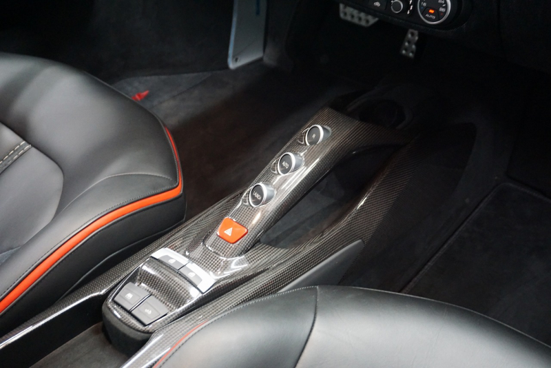 フェラーリ 488スパイダー テーラーメイド/スクーデリアコレクション　OP1700OVER  中古車