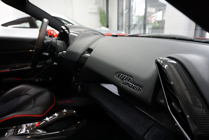 フェラーリ 488スパイダー テーラーメイド/スクーデリアコレクション　OP1700OVER  中古車