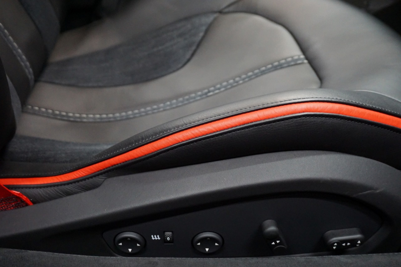 フェラーリ 488スパイダー テーラーメイド/スクーデリアコレクション　OP1700OVER  中古車