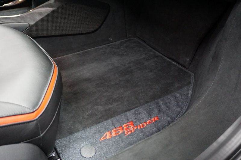 フェラーリ 488スパイダー テーラーメイド/スクーデリアコレクション　OP1700OVER  中古車