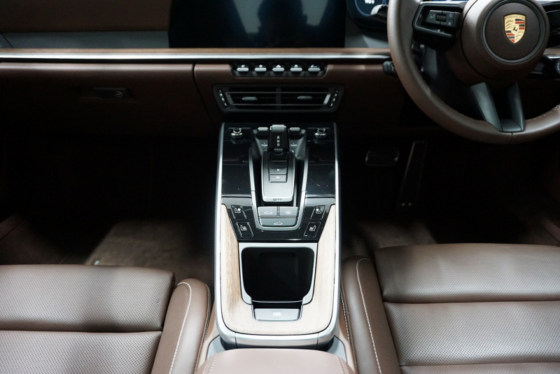 ポルシェ 911(Type992) Type992 Carrera S  スポーツクロノ PCCB PDCC Fリフト 他 OP 8,315,197  中古車