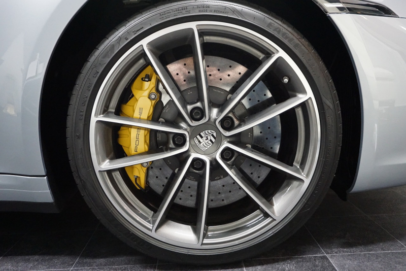 ポルシェ 911(Type992) Type992 Carrera S  スポーツクロノ PCCB PDCC Fリフト 他 OP 8,315,197  中古車
