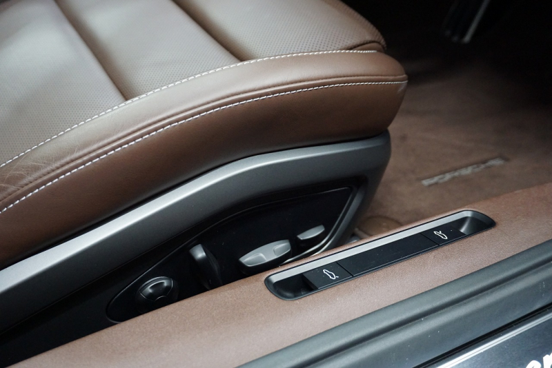 ポルシェ 911(Type992) Type992 Carrera S  スポーツクロノ PCCB PDCC Fリフト 他 OP 8,315,197  中古車