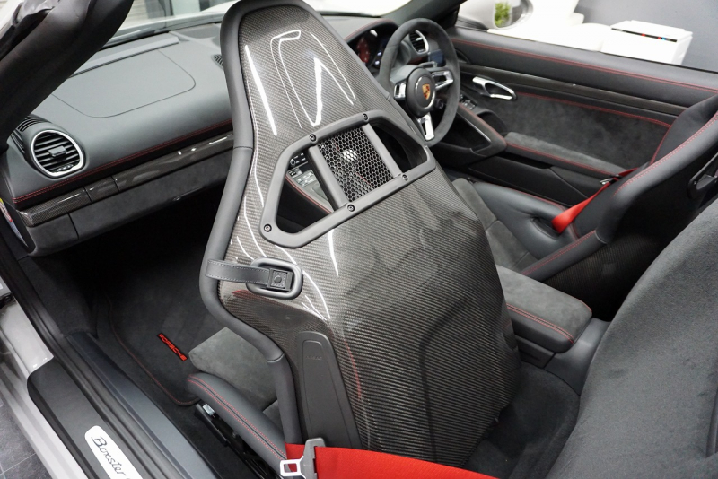 ポルシェ 718 ボクスター 718Boster GTS4.0 6MT クレヨン GTSコミュニケーションパッケージ スポーツバッケットシート（カーボン）  中古車