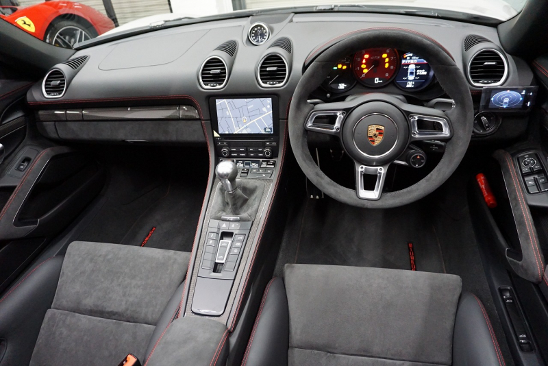ポルシェ 718 ボクスター 718Boster GTS4.0 6MT クレヨン GTSコミュニケーションパッケージ スポーツバッケットシート（カーボン）  中古車