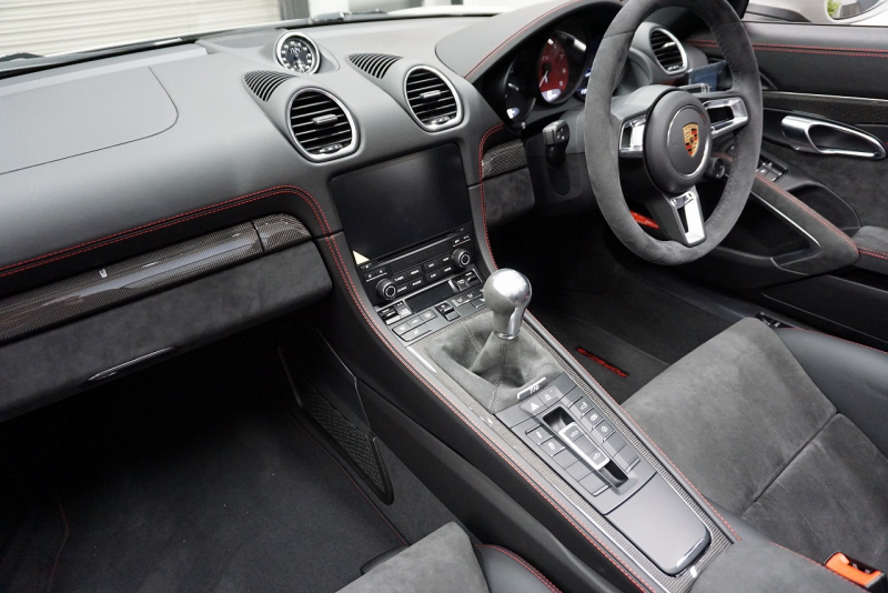 ポルシェ 718 ボクスター 718Boster GTS4.0 6MT クレヨン GTSコミュニケーションパッケージ スポーツバッケットシート（カーボン）  中古車