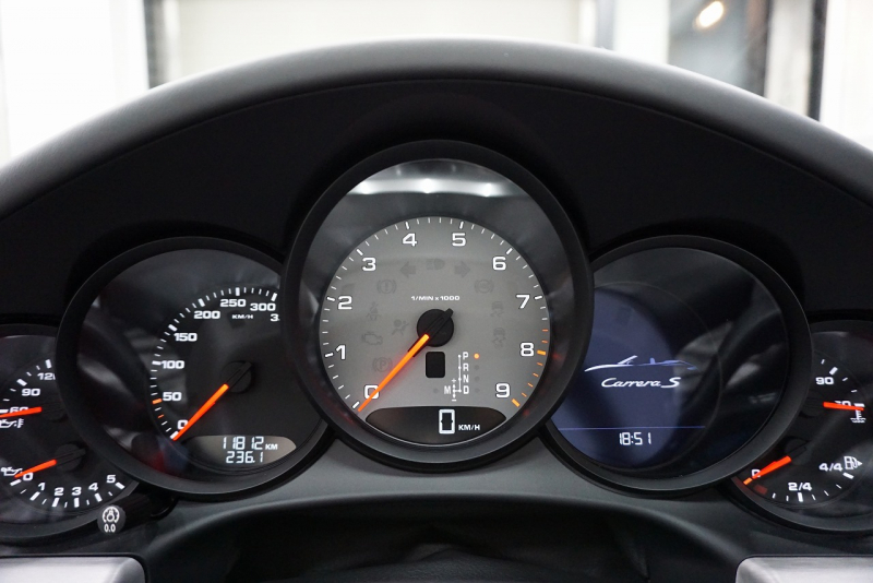 ポルシェ 911(Type991) Type991.1 Carrera S Cabriolet 2トーンオールレザーインテリア スポーツクロノ クラシック20インチホイール 中古車 中古車