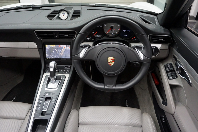 ポルシェ 911(Type991) Type991.1 Carrera S Cabriolet 2トーンオールレザーインテリア スポーツクロノ クラシック20インチホイール 中古車 中古車