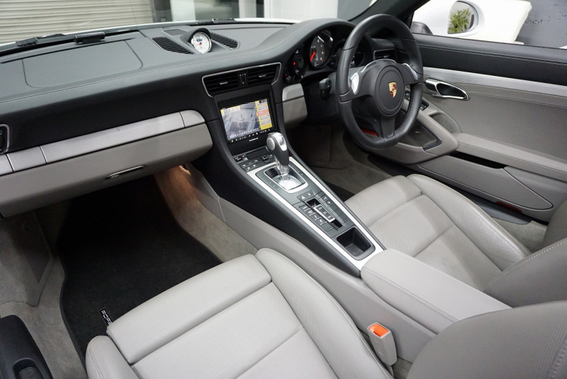 ポルシェ 911(Type991) Type991.1 Carrera S Cabriolet 2トーンオールレザーインテリア スポーツクロノ クラシック20インチホイール 中古車 中古車