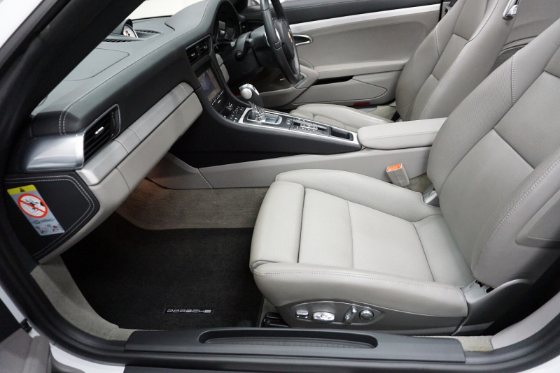 ポルシェ 911(Type991) Type991.1 Carrera S Cabriolet 2トーンオールレザーインテリア スポーツクロノ クラシック20インチホイール 中古車 中古車