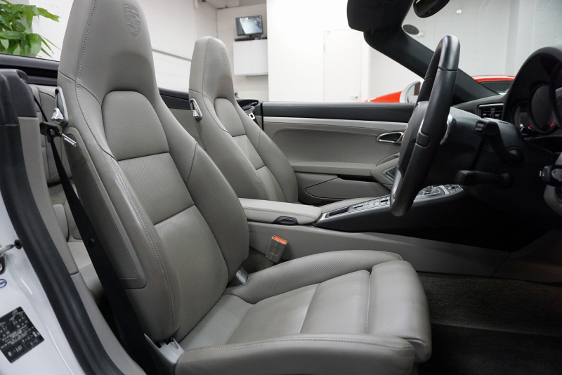 ポルシェ 911(Type991) Type991.1 Carrera S Cabriolet 2トーンオールレザーインテリア スポーツクロノ クラシック20インチホイール 中古車 中古車