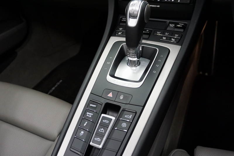 ポルシェ 911(Type991) Type991.1 Carrera S Cabriolet 2トーンオールレザーインテリア スポーツクロノ クラシック20インチホイール 中古車 中古車