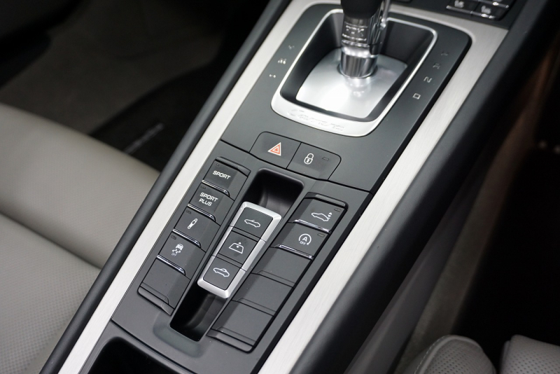 ポルシェ 911(Type991) Type991.1 Carrera S Cabriolet 2トーンオールレザーインテリア スポーツクロノ クラシック20インチホイール 中古車 中古車