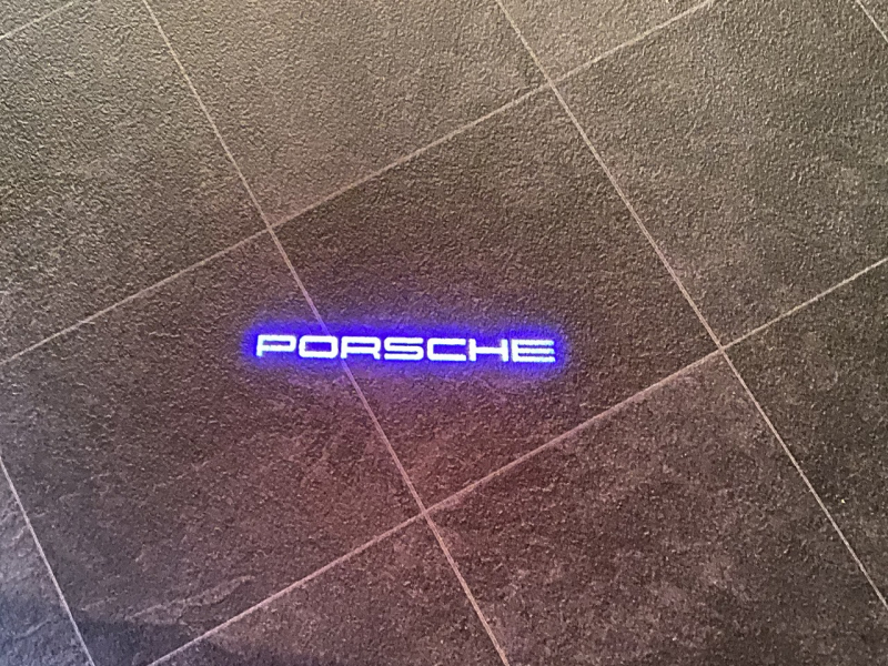 ポルシェ 911(Type992) Turbo S スポーツクロノ・エグゾースト PASMスポーツシャシー メーカーOP1,551,276  中古車