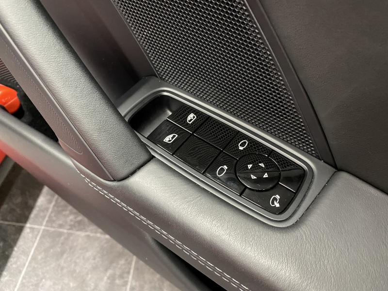 ポルシェ 911(Type992) Turbo S スポーツクロノ・エグゾースト PASMスポーツシャシー メーカーOP1,551,276  中古車