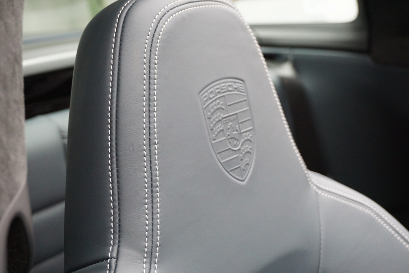 ポルシェ 911(Type992) 911 Type992 Targa 4  スポーツクロノ グラファイトブルーレザーインテリア クラシックホイール 中古車 中古車