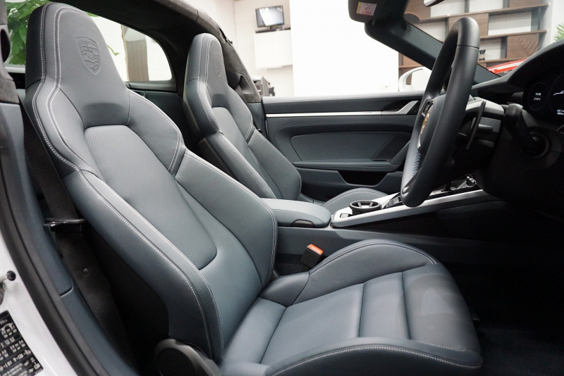 ポルシェ 911(Type992) 911 Type992 Targa 4  スポーツクロノ グラファイトブルーレザーインテリア クラシックホイール 中古車 中古車