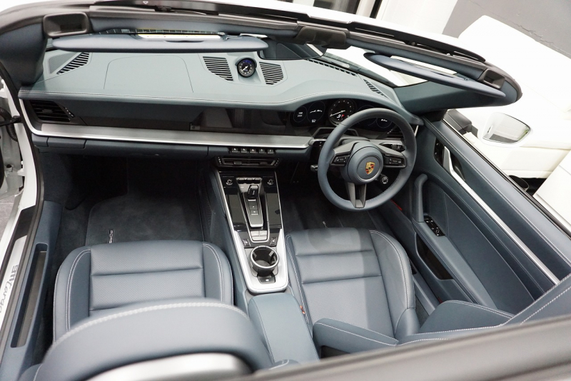 ポルシェ 911(Type992) 911 Type992 Targa 4  スポーツクロノ グラファイトブルーレザーインテリア クラシックホイール 中古車 中古車