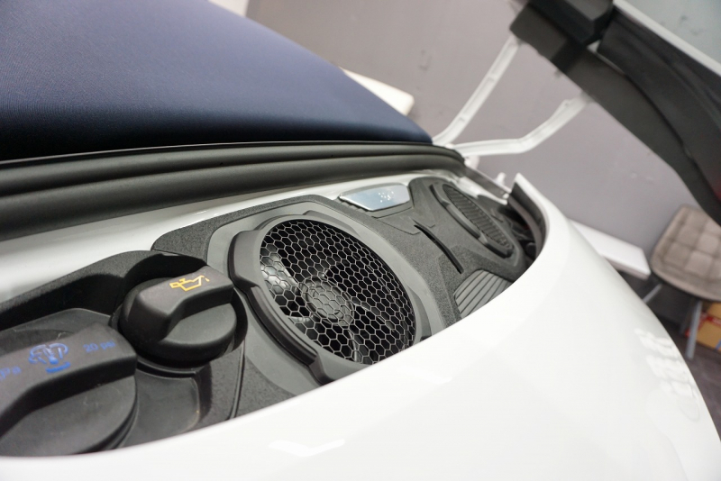 ポルシェ 911(Type992) 911 Type992 Targa 4  スポーツクロノ グラファイトブルーレザーインテリア クラシックホイール 中古車 中古車