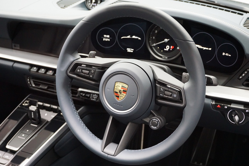 ポルシェ 911(Type992) 911 Type992 Targa 4  スポーツクロノ グラファイトブルーレザーインテリア クラシックホイール 中古車 中古車