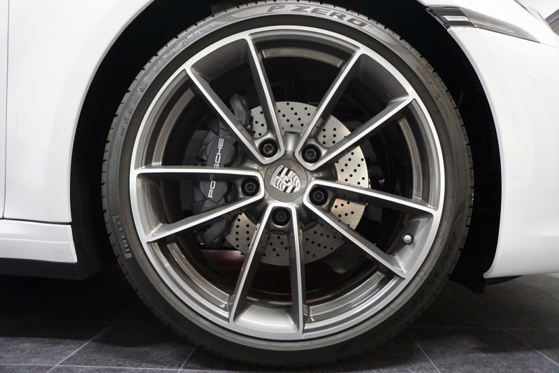 ポルシェ 911(Type992) 911 Type992 Targa 4  スポーツクロノ グラファイトブルーレザーインテリア クラシックホイール 中古車 中古車