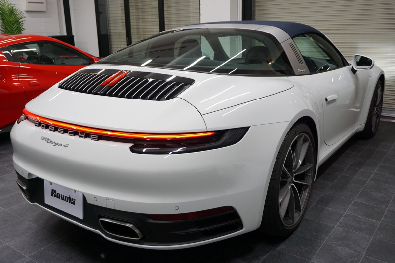 ポルシェ 911(Type992) 911 Type992 Targa 4  スポーツクロノ グラファイトブルーレザーインテリア クラシックホイール 中古車 中古車