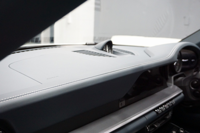 ポルシェ 911(Type992) 911 Type992 Targa 4  スポーツクロノ グラファイトブルーレザーインテリア クラシックホイール 中古車 中古車