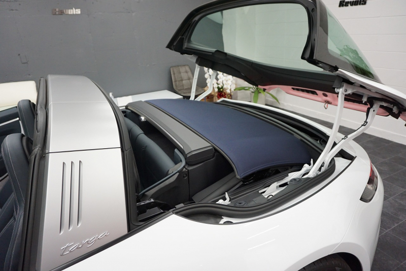 ポルシェ 911(Type992) 911 Type992 Targa 4  スポーツクロノ グラファイトブルーレザーインテリア クラシックホイール 中古車 中古車