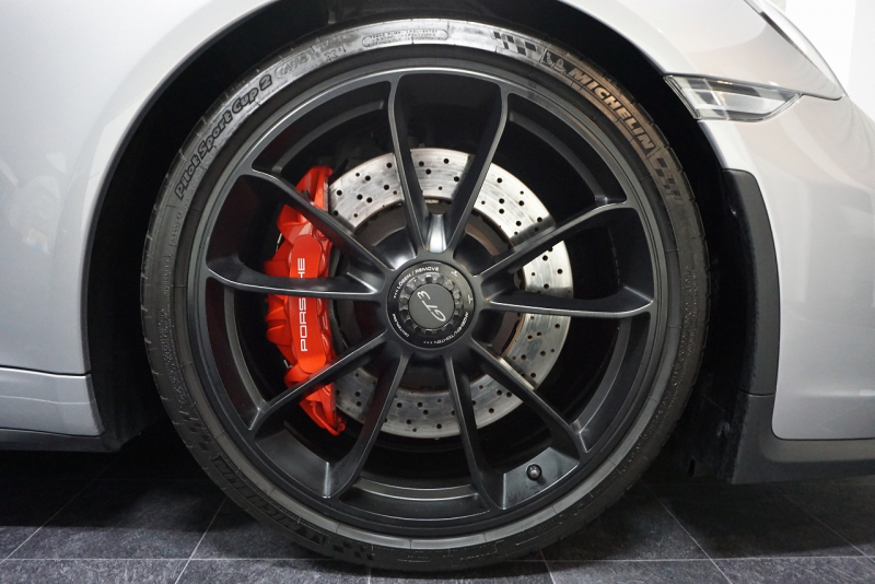 ポルシェ 911(Type991) 911GT3 クラブスポーツパッケージ スポクロ Fリフト GTシルバー　OP242.2 中古車 中古車