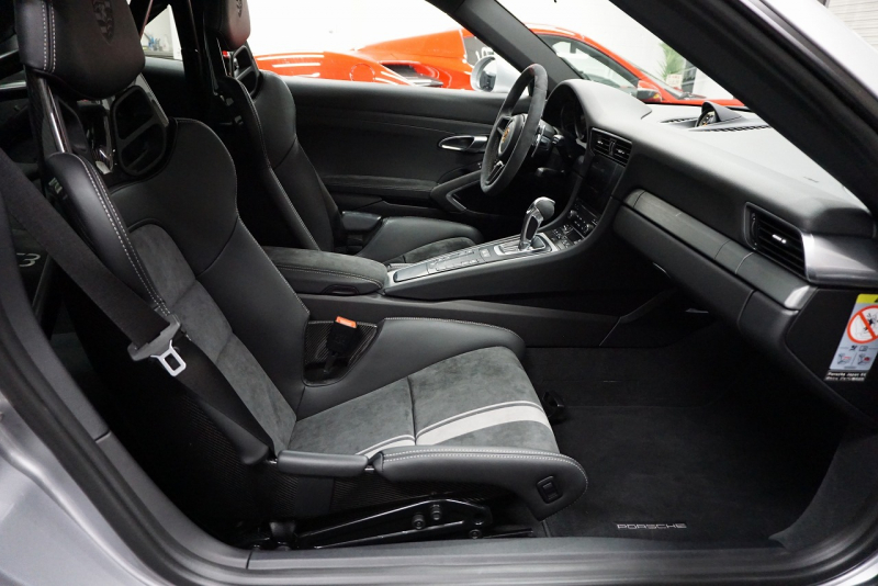 ポルシェ 911(Type991) 911GT3 クラブスポーツパッケージ スポクロ Fリフト GTシルバー　OP242.2 中古車 中古車