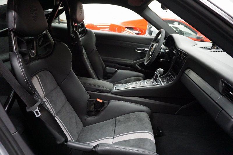 ポルシェ 911(Type991) 911GT3 クラブスポーツパッケージ スポクロ Fリフト GTシルバー　OP242.2 中古車 中古車